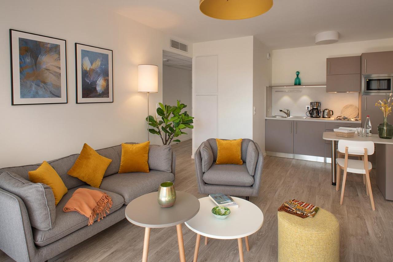 Residence Services Seniors Domitys Les Eaux Vives Динь-ле-Бен Экстерьер фото