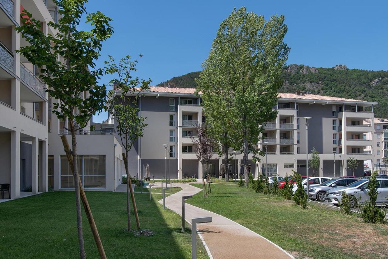 Residence Services Seniors Domitys Les Eaux Vives Динь-ле-Бен Экстерьер фото